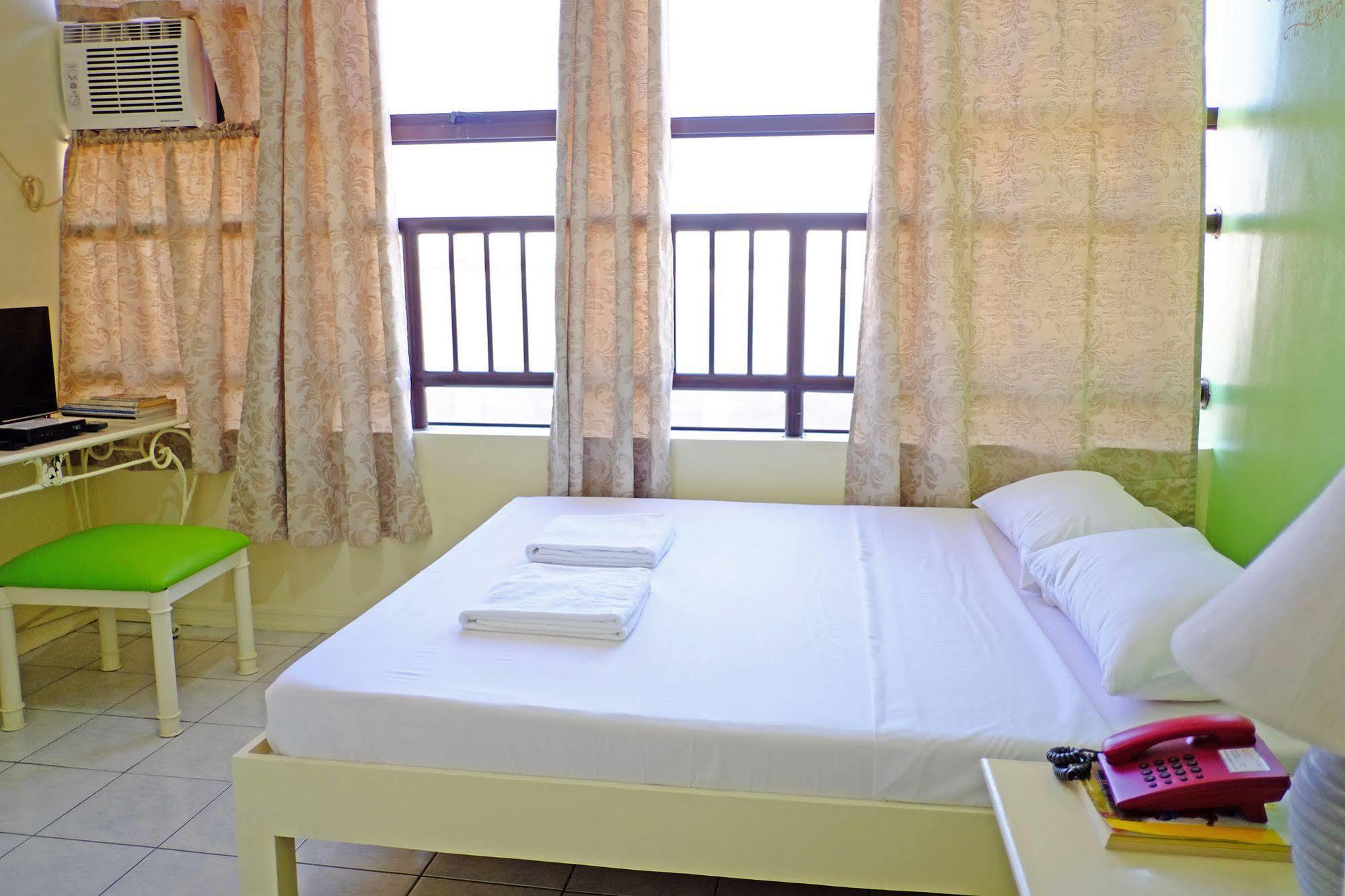 West Gorordo Hotel Cebu Exterior foto